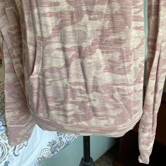 Monrow Pink Camo sweatshirt - Picture 2 of 5